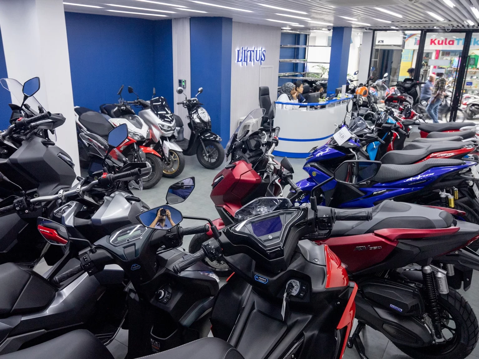 Male' Showroom